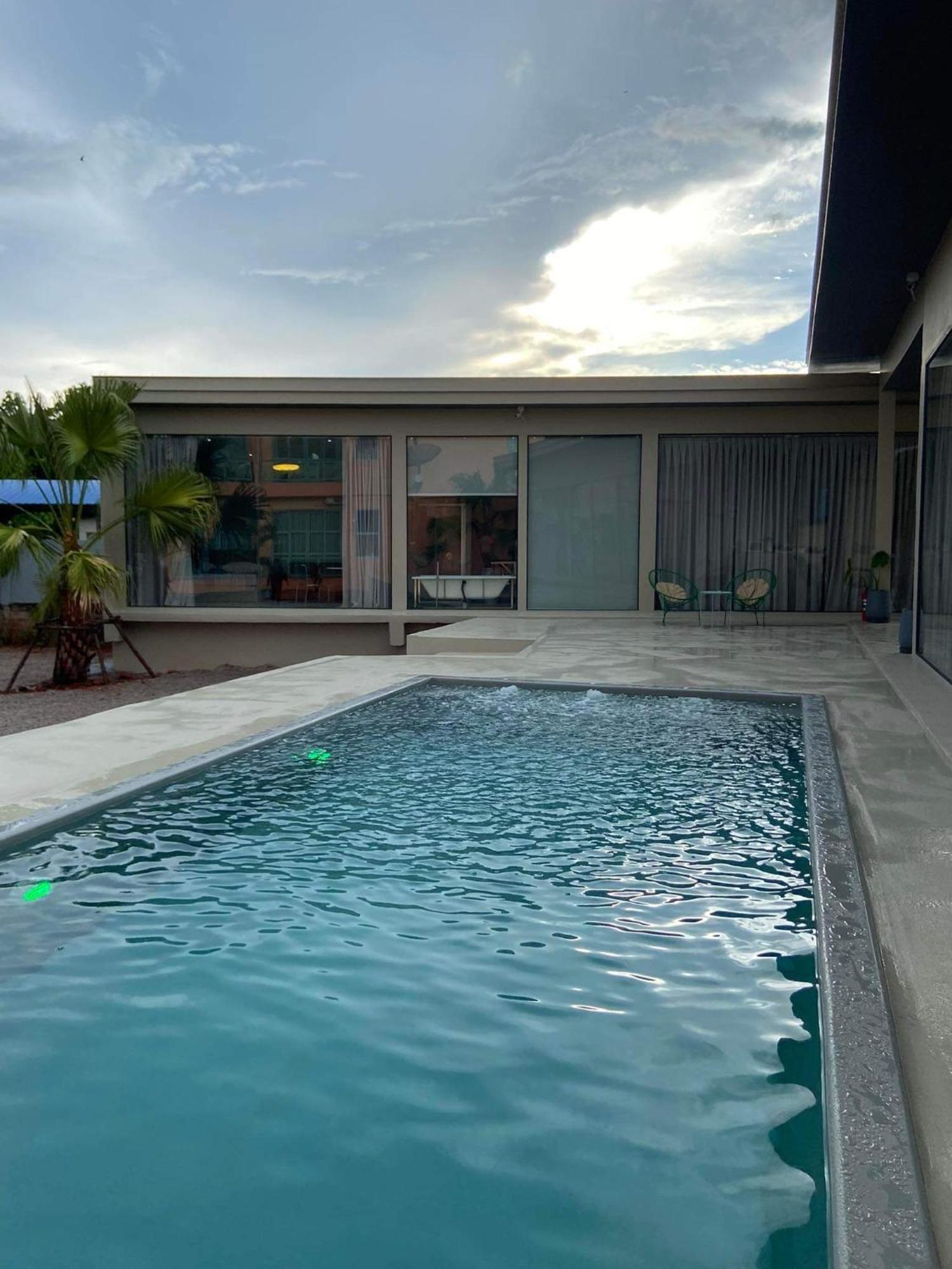 Alley51 Hotel Surat Thani Exterior photo